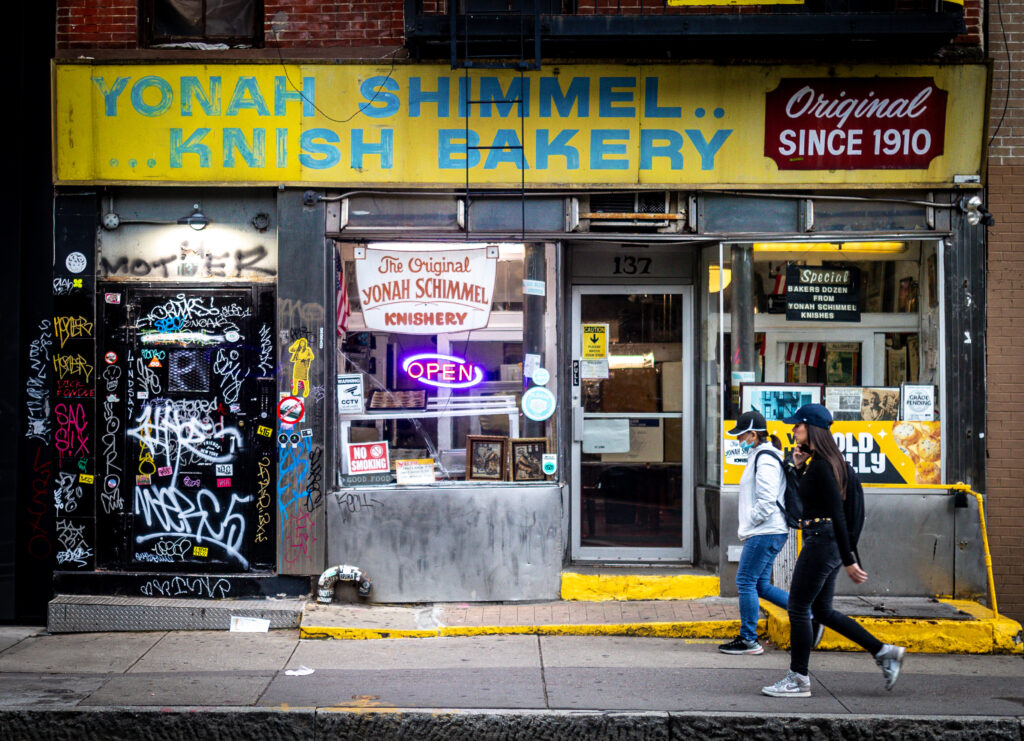 Yonah Schimmel Knish Bakery storefront with its yellow sign